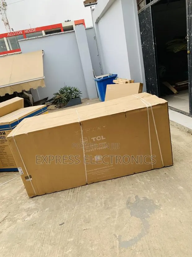 TCL 708 LTRS Double Door Chest Freezer โ White (F920CFSL) ยท Photo 1