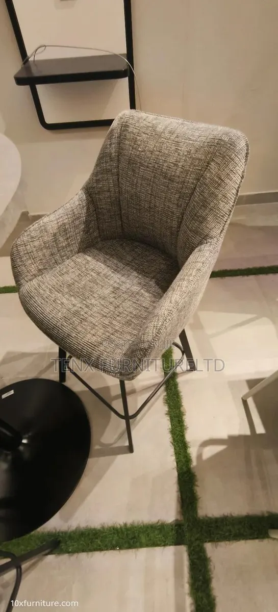 Bar/Kitchen Stool (Exclusive) · Photo 1