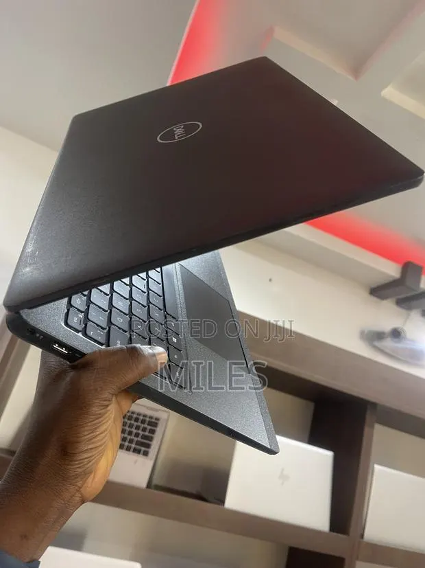 Laptop Dell Latitude 3520 8GB Intel Core i5 SSD 256GB · Photo 1