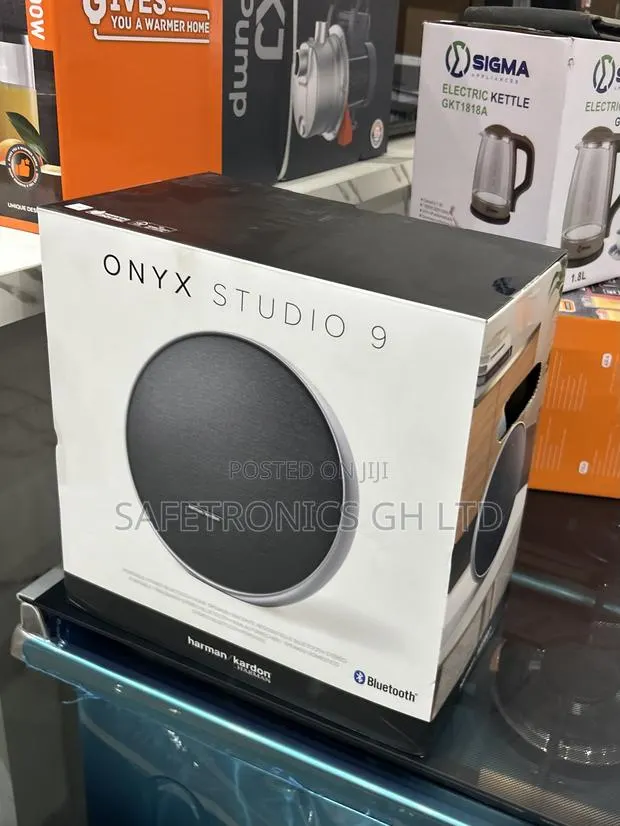 Rechargeable Onyx Studio 9 Bluetooth Harman Kardon Speaker · Photo 1
