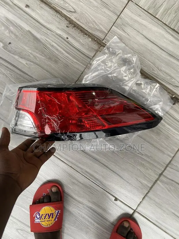Corolla Cross 2020-2021-2022-2023-2024-2025 Tail Light Original · Photo 1