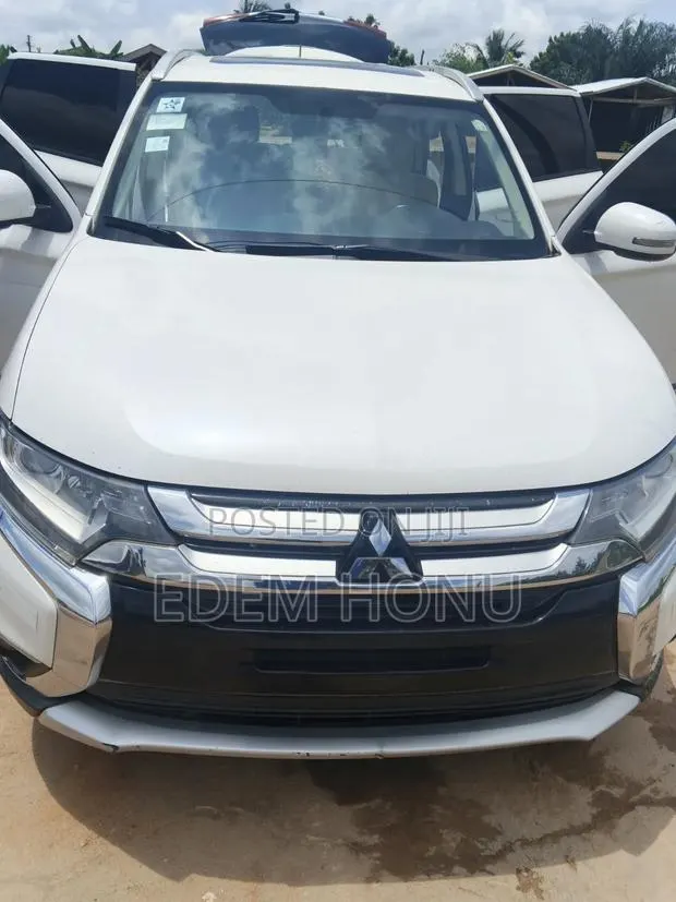 Mitsubishi Outlander 2016 White · Photo 1