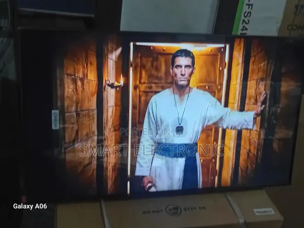 Samsung 43” Led Television With Stunning Colors · Photo 1