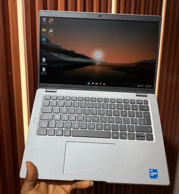 Laptop Dell Latitude 5320 16GB Intel Core i5 SSD 512GB · Photo 1