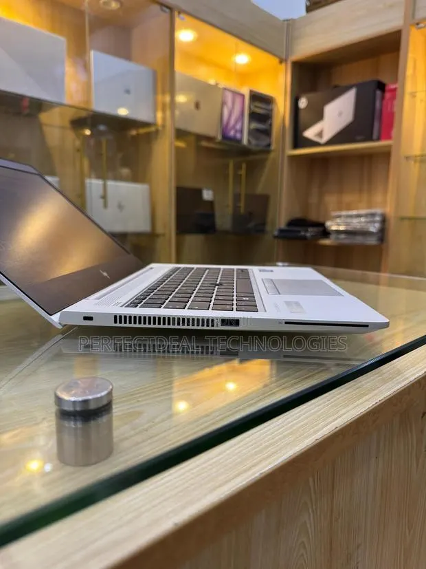 New Laptop HP EliteBook 830 G6 8GB Intel Core i5 SSD 256GB · Photo 1