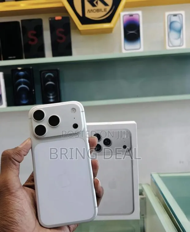 Apple iPhone 17 Pro Max 256 GB Silver · Photo 1