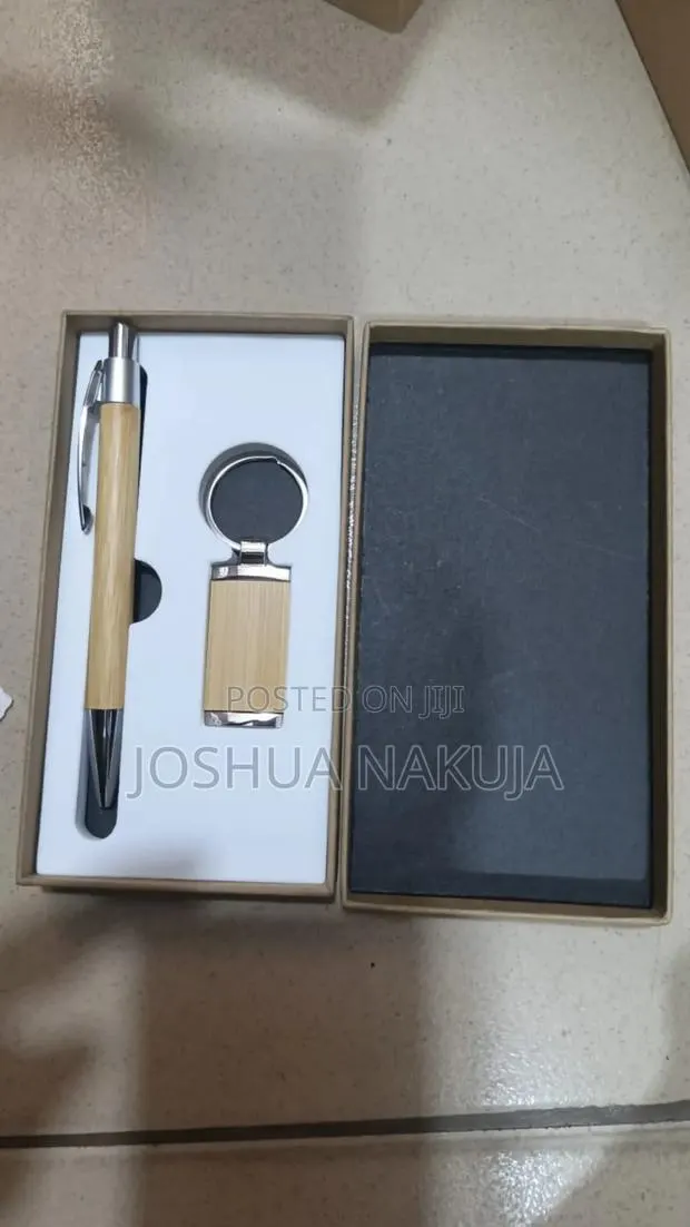 Wooden Pen And Keyholder Wooden · Photo 1