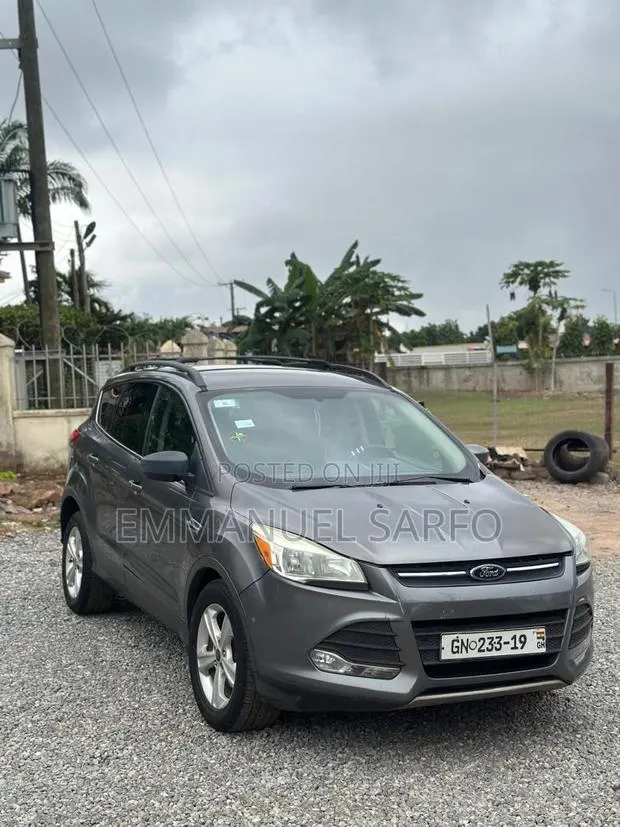 Ford Escape SE 4dr SUV (1.6L 4cyl Turbo 6A) 2014 Gray · Photo 1