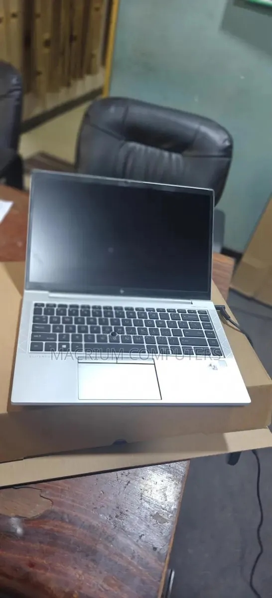New Laptop HP EliteBook 840 G7 8GB Intel Core i5 SSD 256GB · Photo 1