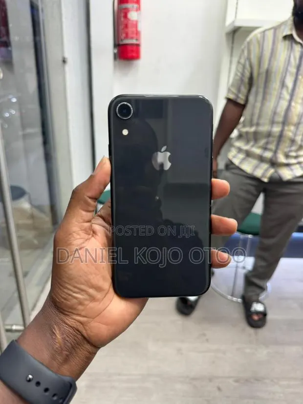 Apple iPhone XR 256 GB Black · Photo 1