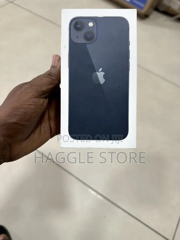 New Apple iPhone 13 128 GB Black · Photo 1