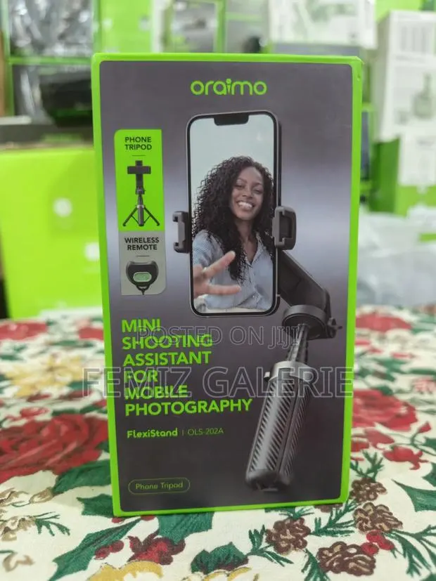Oraimo FlexiStand Phone Tripod With Fill Light and Remote Control · Photo 1