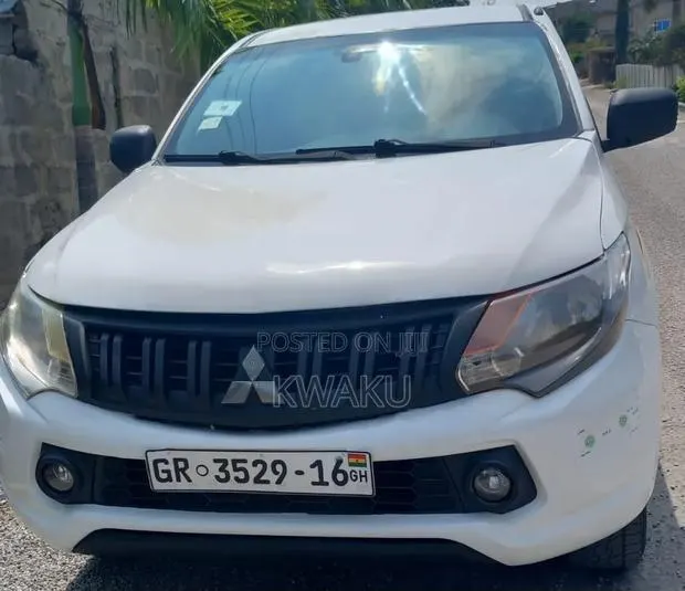Mitsubishi L200 2015 White · Photo 1