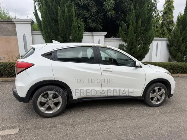 Honda HR-V 2018 White · Photo 1