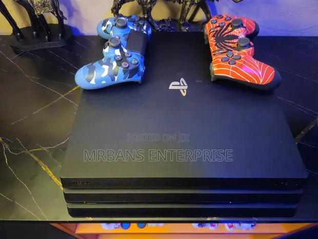 Ps4 Pro 1tb Jailbreak With 14-16 Games, 2 Controllers · Photo 1