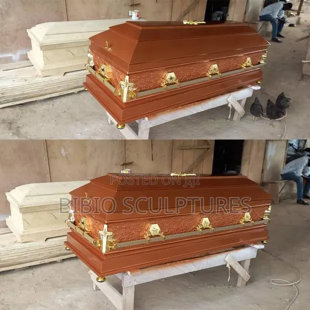 Classic Gloss-Brown Casket · Photo 1