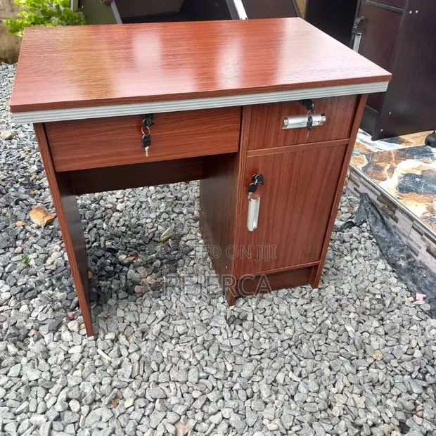 Potable Office Desk · Photo 1