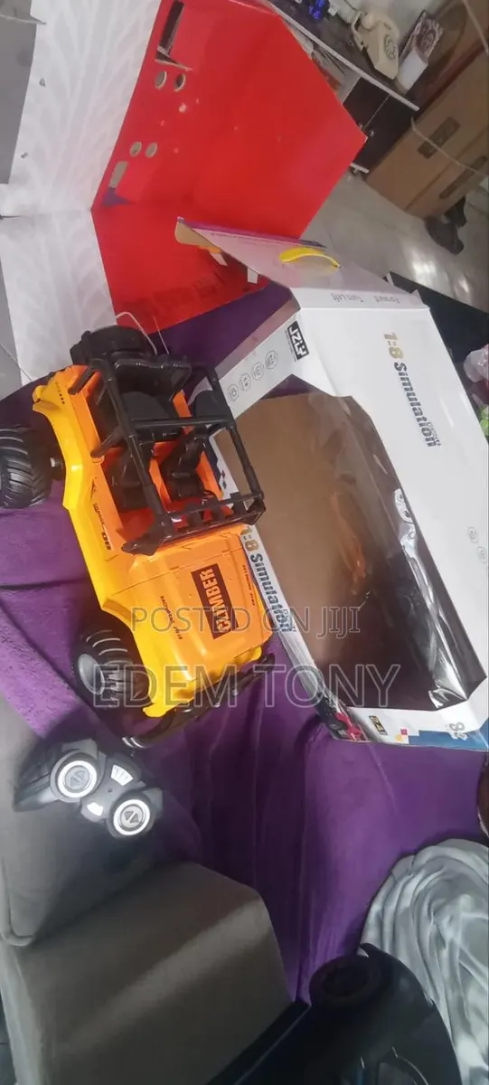 Remote Controlled Jeep · Photo 2
