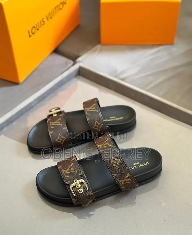 Original Louis Vuitton Ladies Slippers in Colours · Photo 3