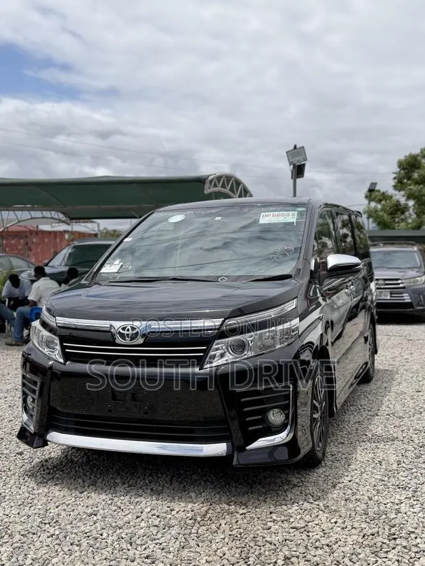 Toyota Voxy 2016 Black · Photo 1