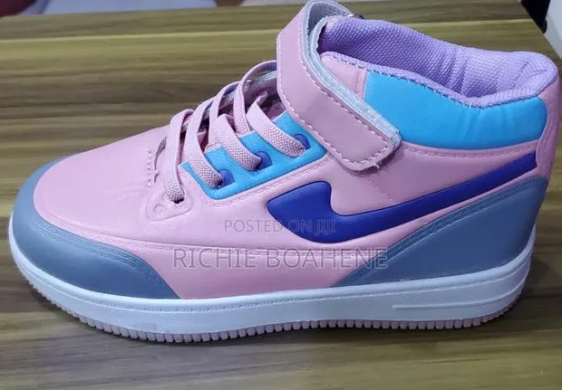 Shoe Size 35 · Photo 1