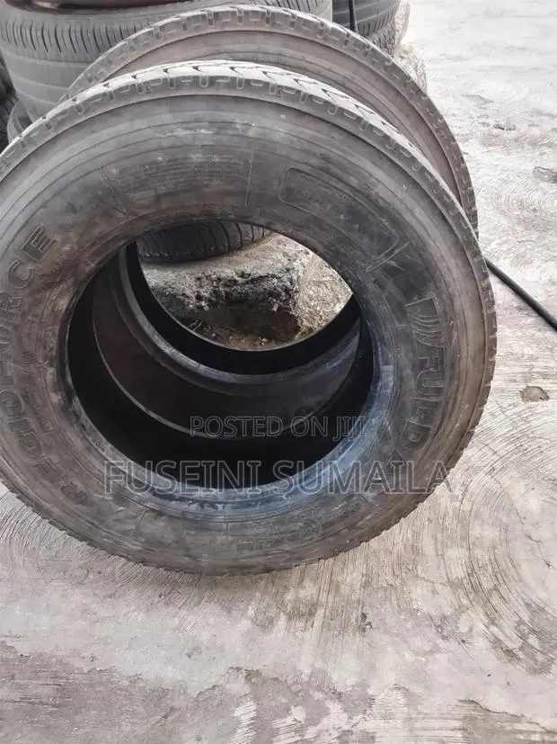 European Type 215/75 R 17.5 · Photo 1