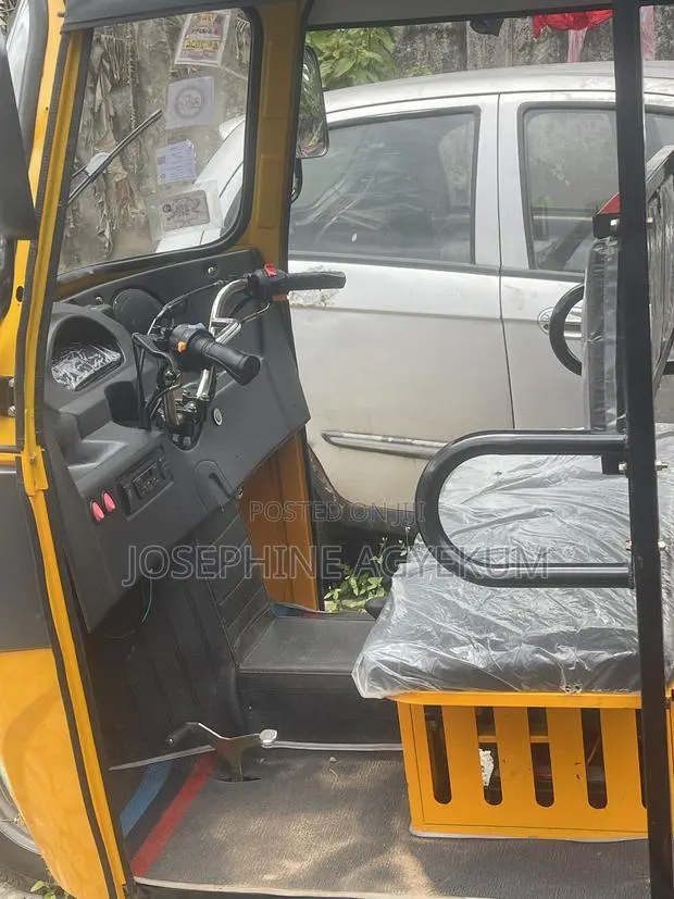 New TVS 2026 Yellow · Photo 1