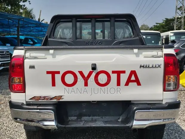 Toyota Hilux Revo Double Cab Petrol 2.7 AWD 2022 White · Photo 1