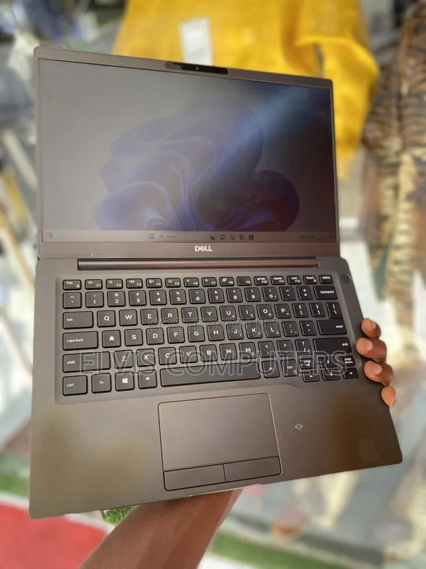 Laptop Dell Latitude 7400 8GB Intel Core i7 SSD 256GB · Photo 1
