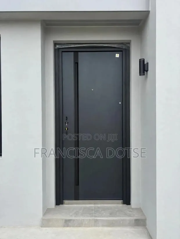 Paladin One and Half Entrance Door · Photo 1