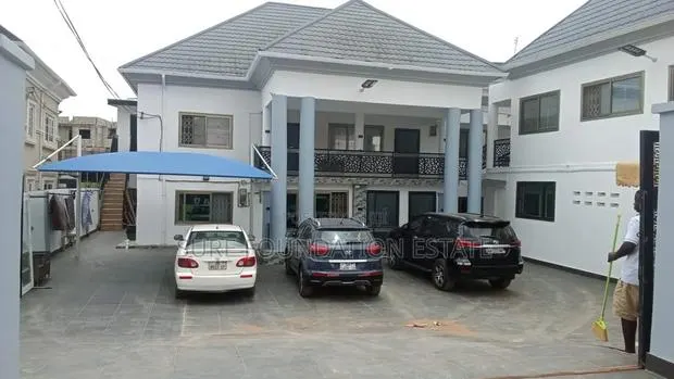 11bdrm House in Dansoman for sale · Photo 1