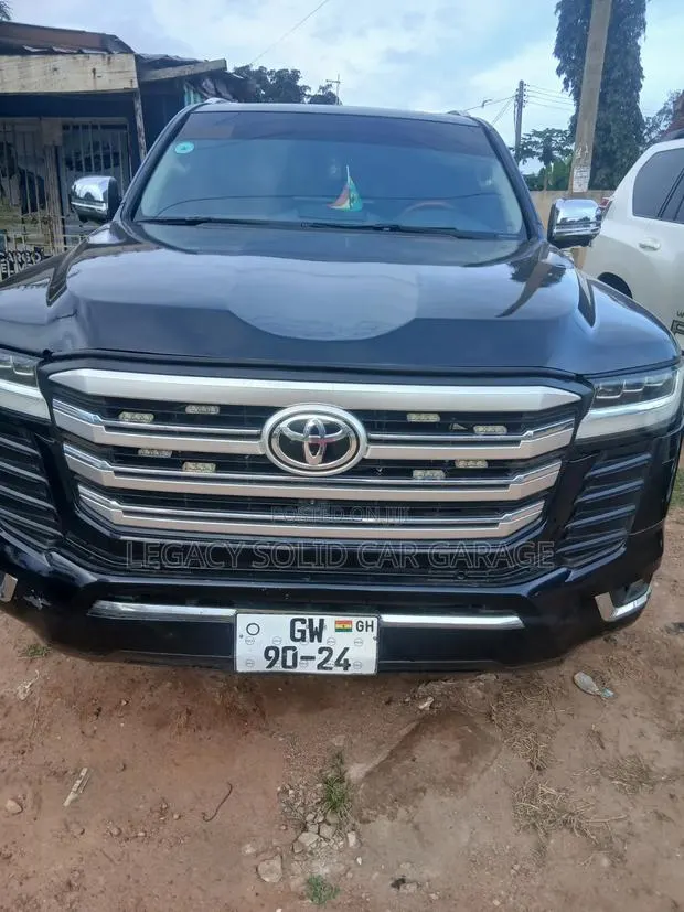 Toyota Land Cruiser 2022 Black · Photo 2