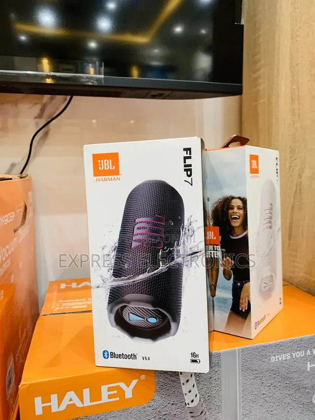 Durable Materials Bluetooth Speaker Flip 6 · Photo 1
