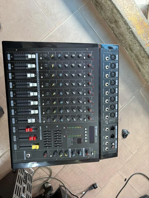 PMX-800 Power Mixer · Photo 1