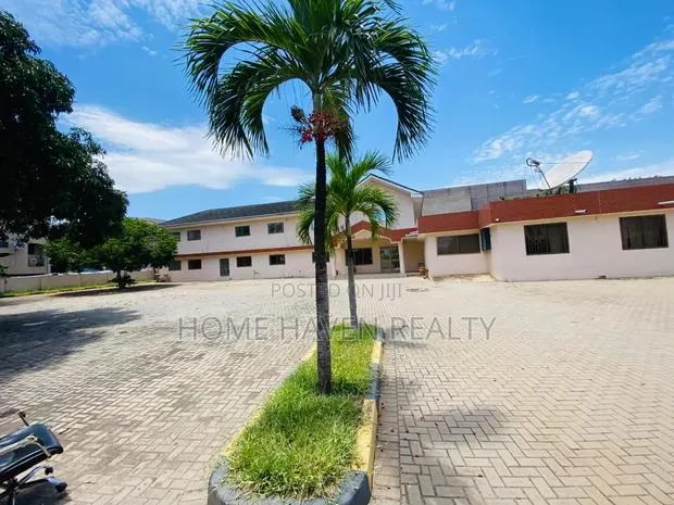 42 Office Rooms Space for Rent at Airport Residentials · Photo 1