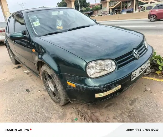 Volkswagen Golf 2010 Green · Photo 1