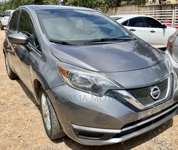 Nissan Versa 1.6 SV 2019 Gray · Photo 1