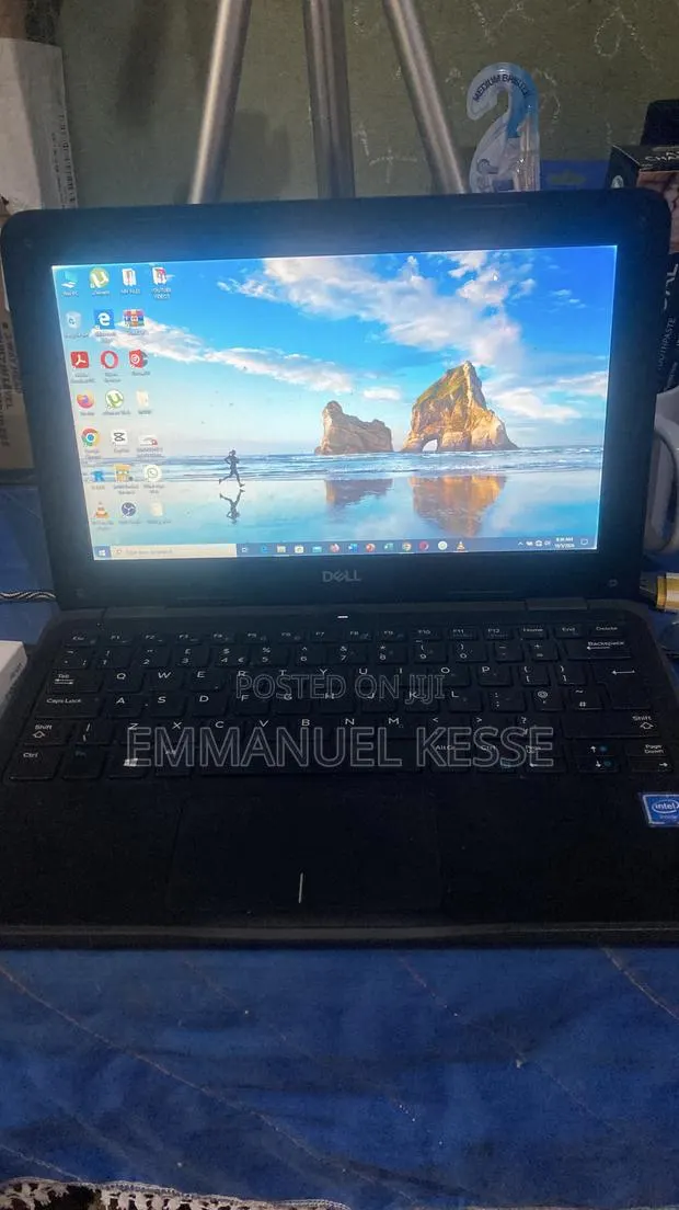 Laptop Dell Latitude 3190 4GB Intel Celeron SSD 128GB · Photo 1