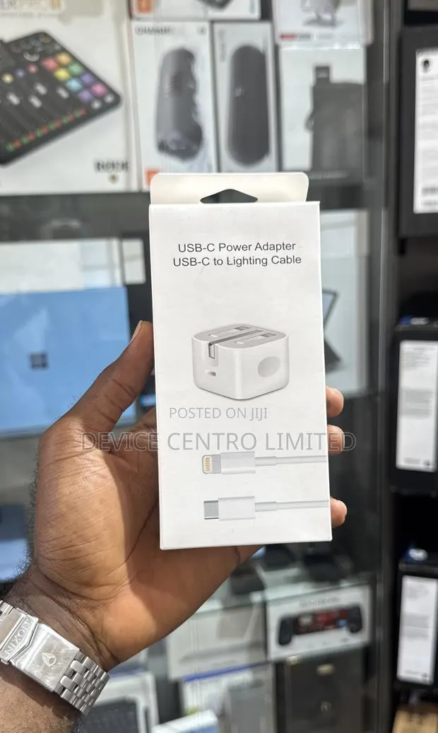 Apple Usb-C to Lightning 3 Pins Adapter · Photo 1
