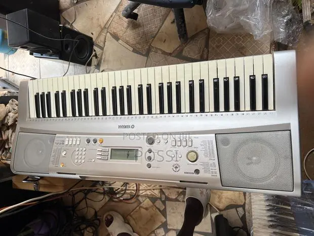 Yamaha PSR E303 From Uk · Photo 1
