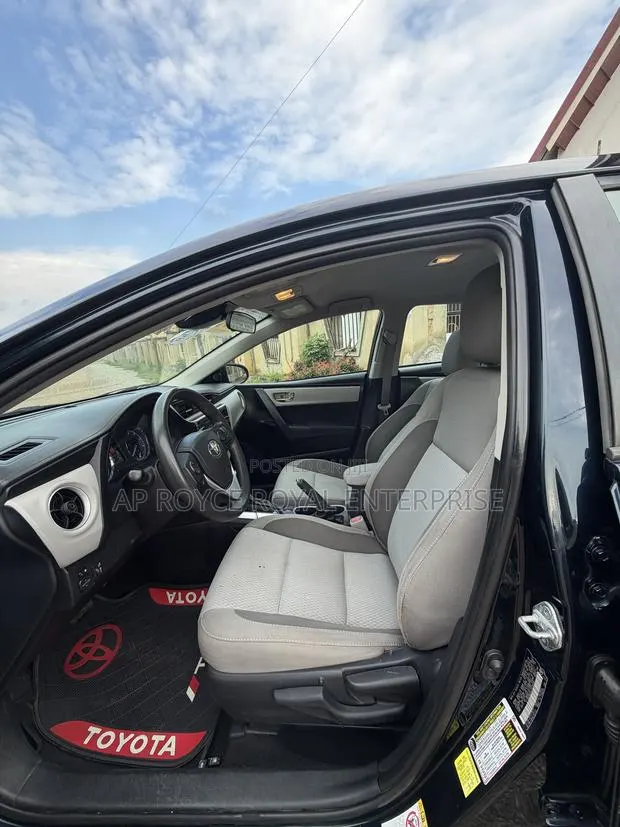 Toyota Corolla LE Eco (1.8L 4cyl 2A) 2018 Blue · Photo 1