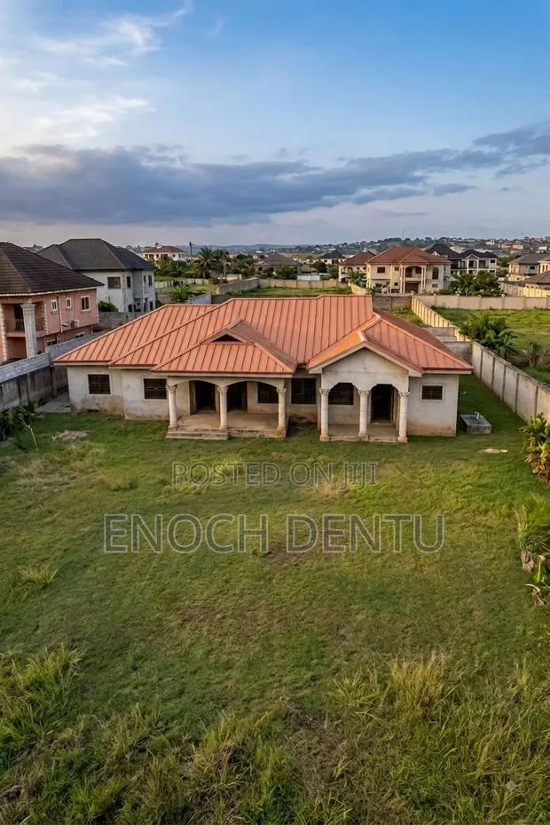 6bdrm House in Kumasi Metropolitan for sale · Photo 1