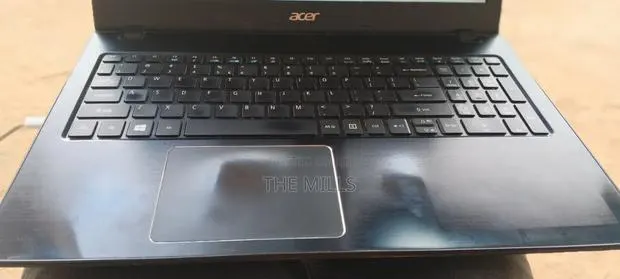 Laptop Acer Aspire E5-523 4GB Intel Core i7 HDD+SSD 1T · Photo 3