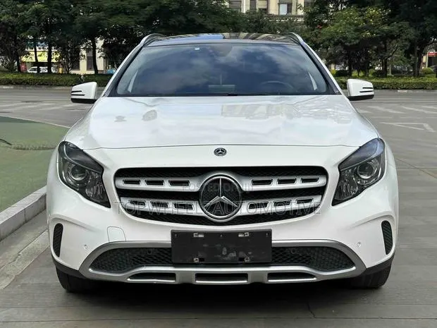 Mercedes-Benz GLA-Class 2017 White · Photo 1