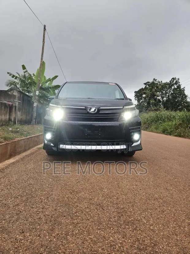 Toyota Voxy 2015 Black · Photo 1