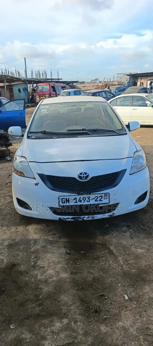 Toyota Belta 2009 White · Photo 1