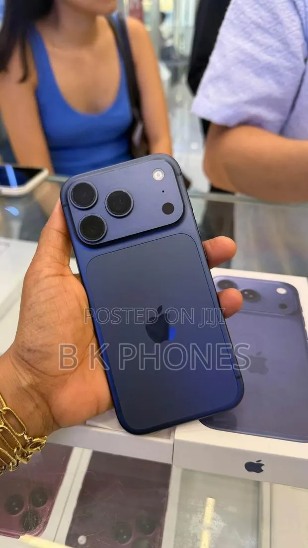 Apple iPhone 17 Pro Max 512 GB Blue · Photo 1