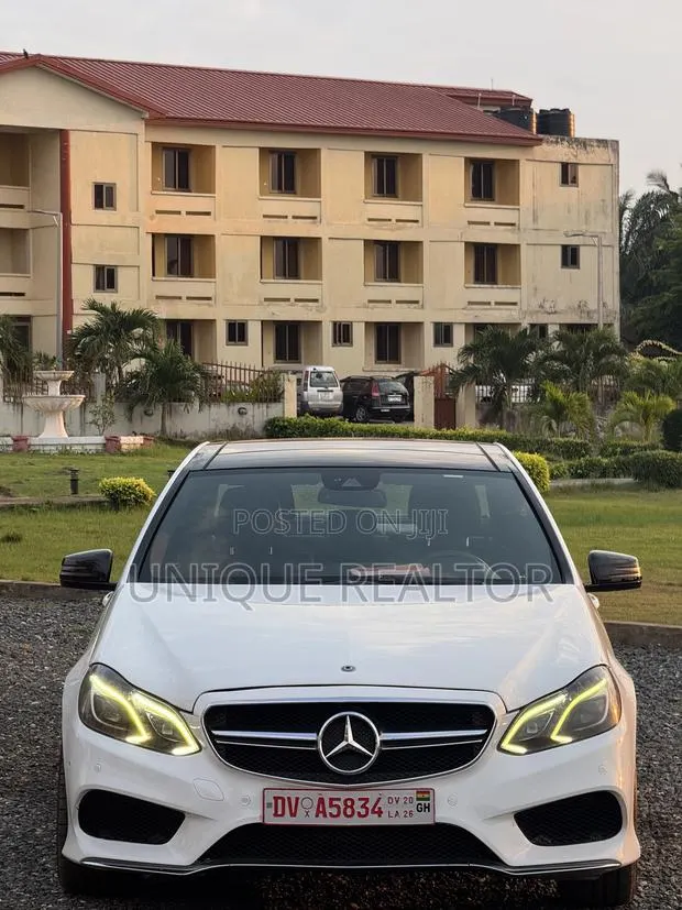 Mercedes-Benz E350 Base 4Matic Sedan AWD (3.5L 6cyl 7A) 2015 White · Photo 1