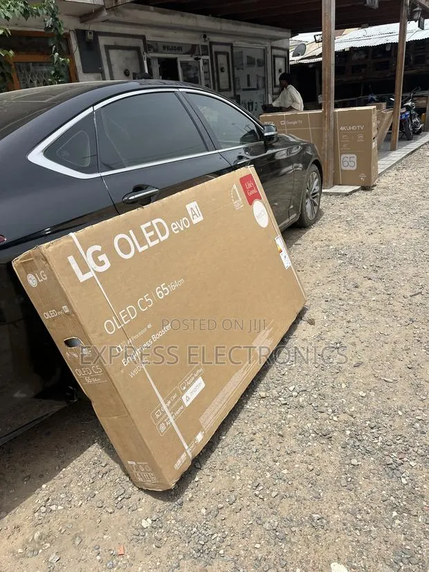 Ultra Slim LG OLED CS 65 Inch Smart TV 2022 OLED65CS6LA · Photo 1