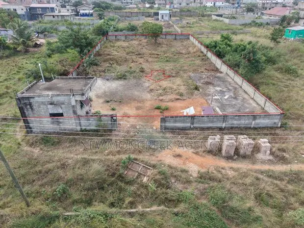 1 Plot of Land for Sale at Amrahia Close to the China Mall. · Photo 1